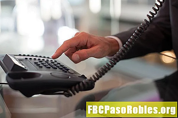 کس طرح VoIP IP نیٹ ورکس اور PSTN کے درمیان کال کرنے کی اجازت دیتا ہے؟