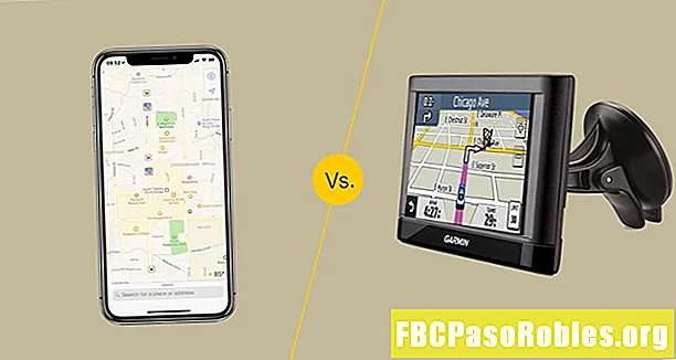 GPS Smartphone Apps kumpara sa Mga Nakatuon na GPS GPS Mga aparato