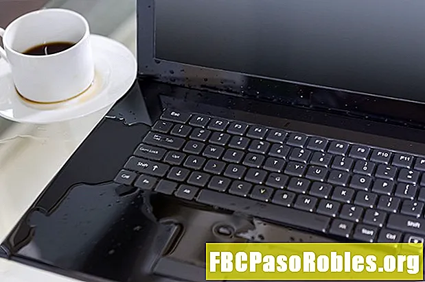 Paano i-save ang iyong laptop Pagkatapos ng isang Spill